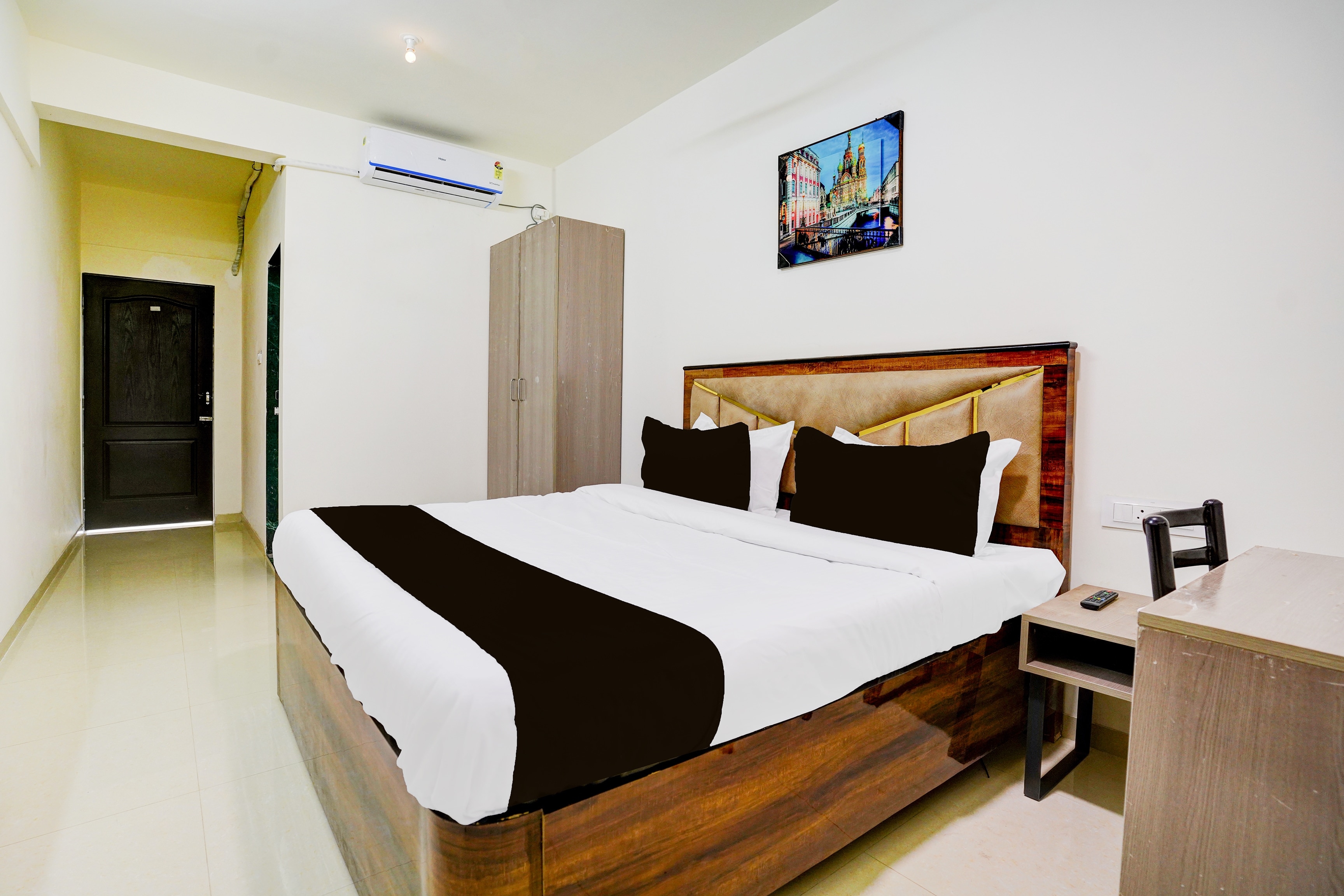 Townhouse Vangani Railway Station Formerly Hotel Chadha - Tap to explore photos