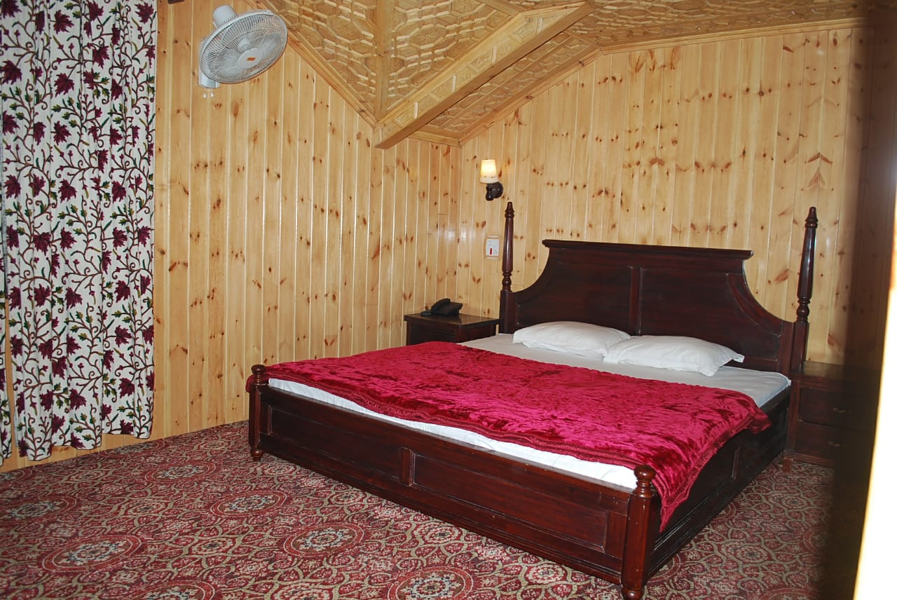 Hotel The Kashmir - Tap to explore photos