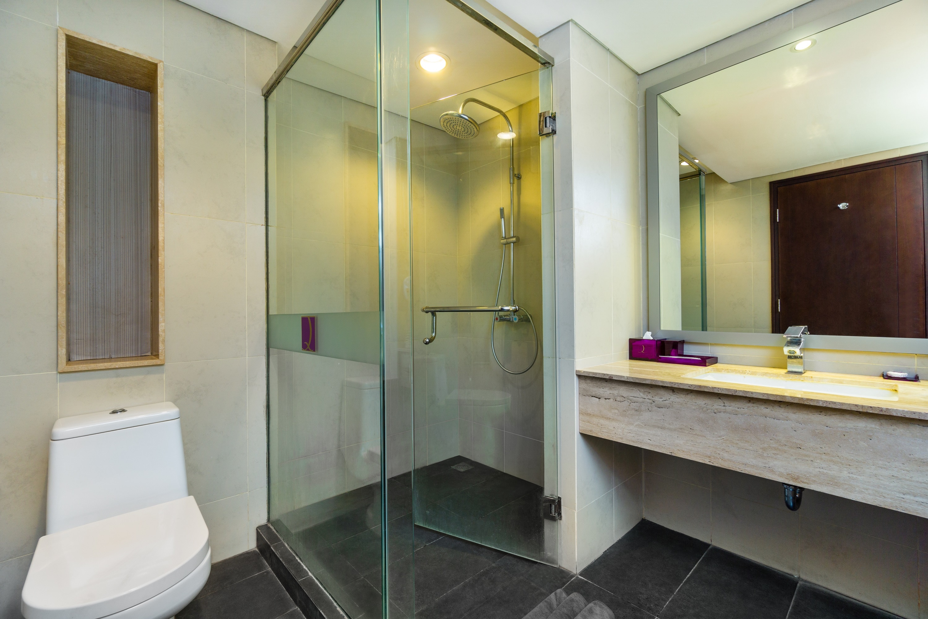 Quest Hotel Kuta - Tap to explore photos