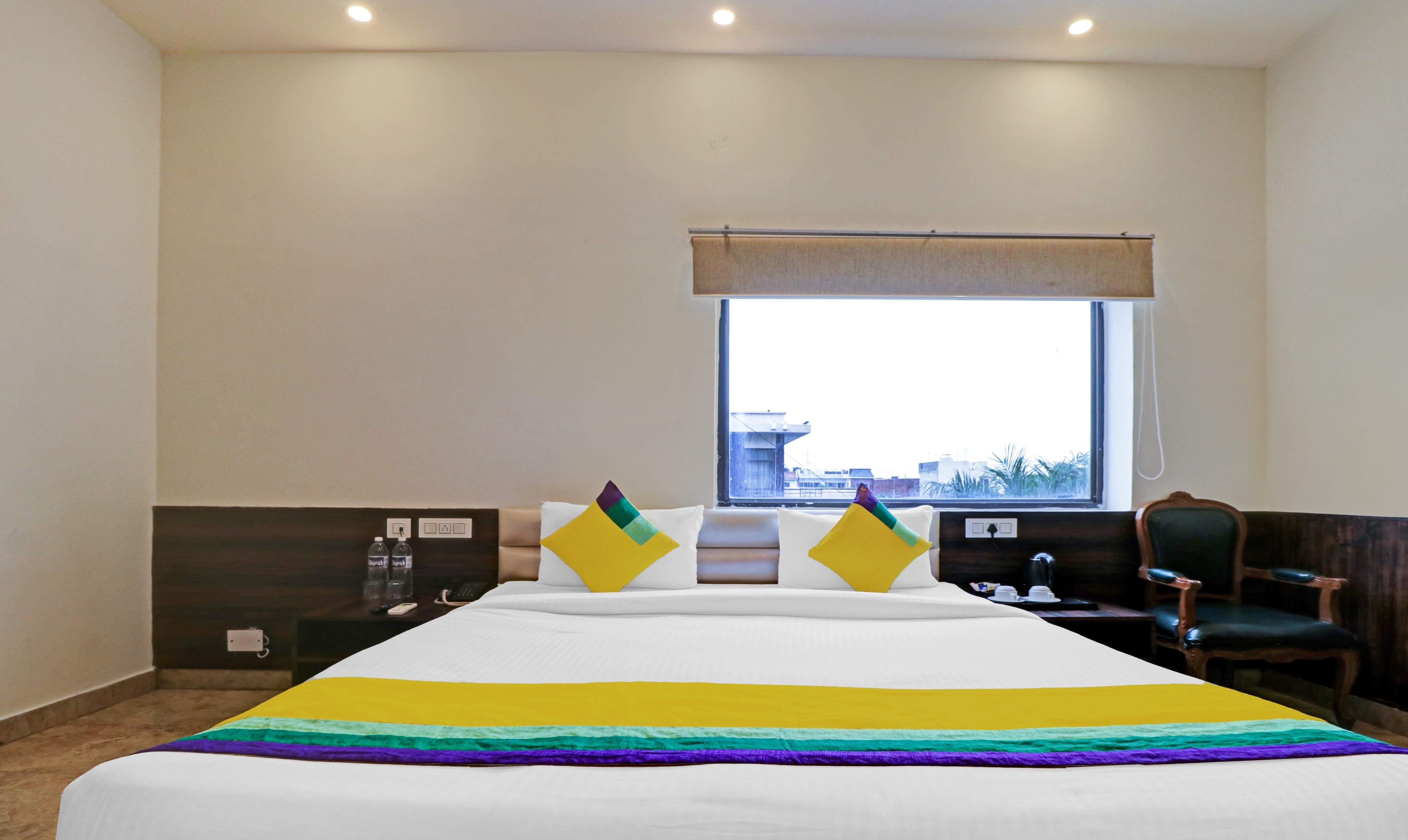 Itsy Hotels Jashan - Tap to explore photos