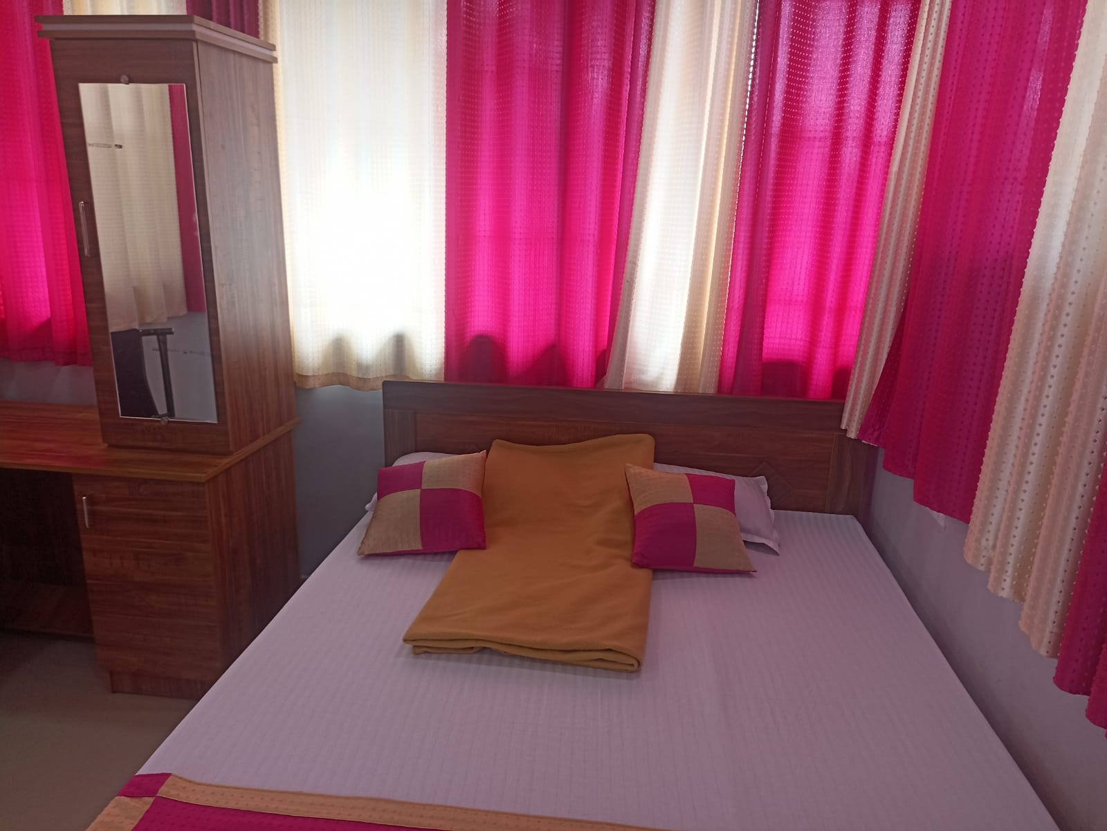 Vaiga Rooms and Dormitory - Tap to explore photos
