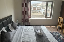 Pacific Parlase, Leh