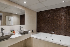 Holiday Inn Warwick Farm, an IHG Hotel, Sydney