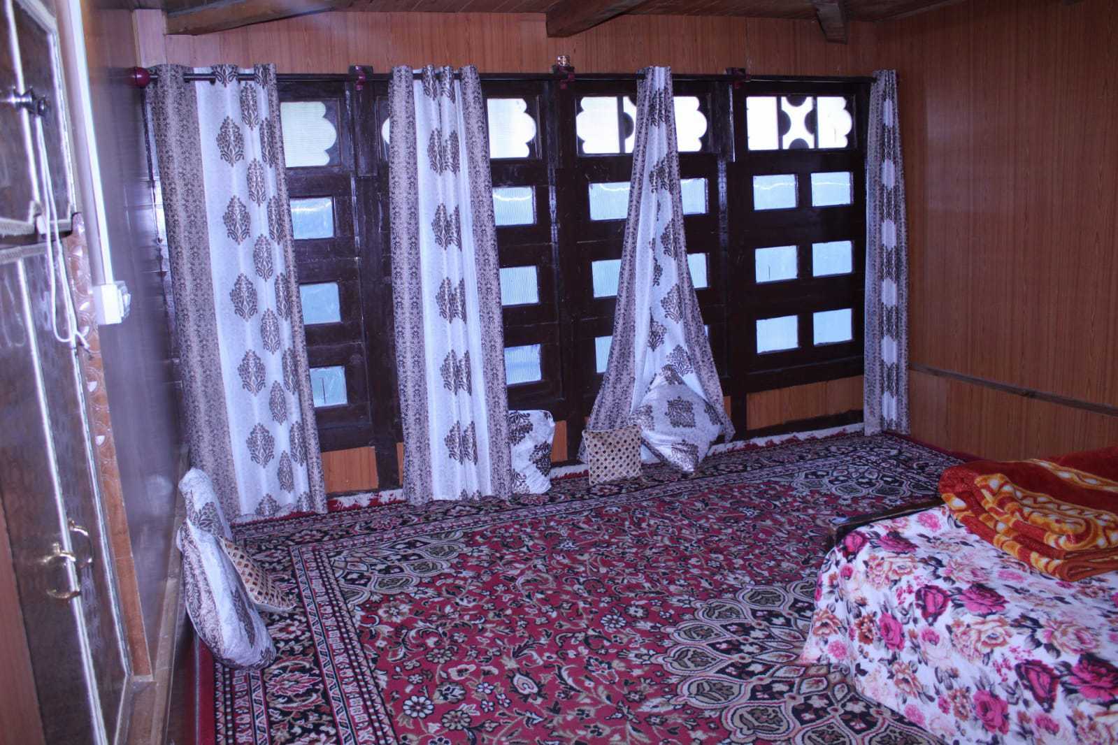 Hotel O POP Shabnam Homestay - Tap to explore photos