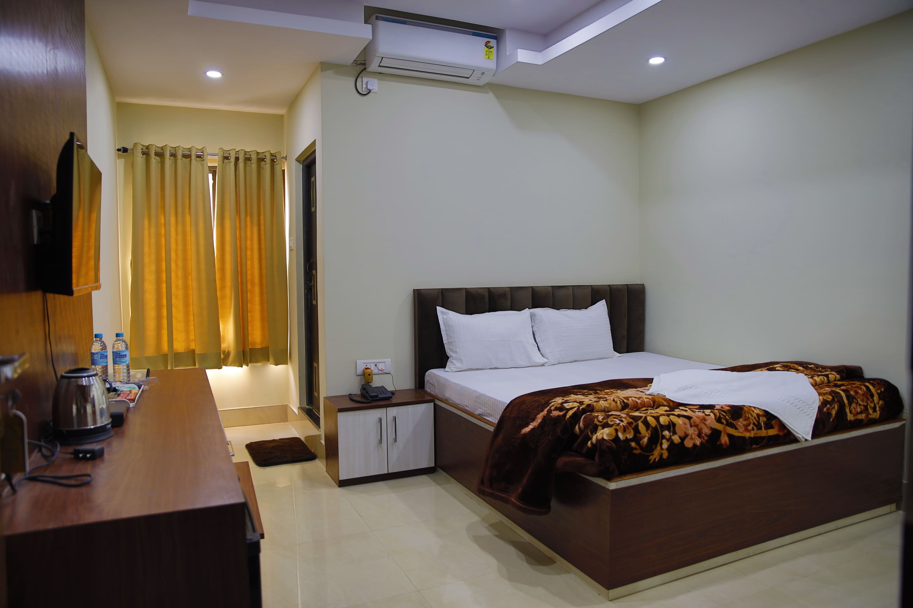 Peace & Bliss Guest House - Tap to explore photos