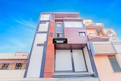 Super Townhouse LIG Main Road Indore, Indore