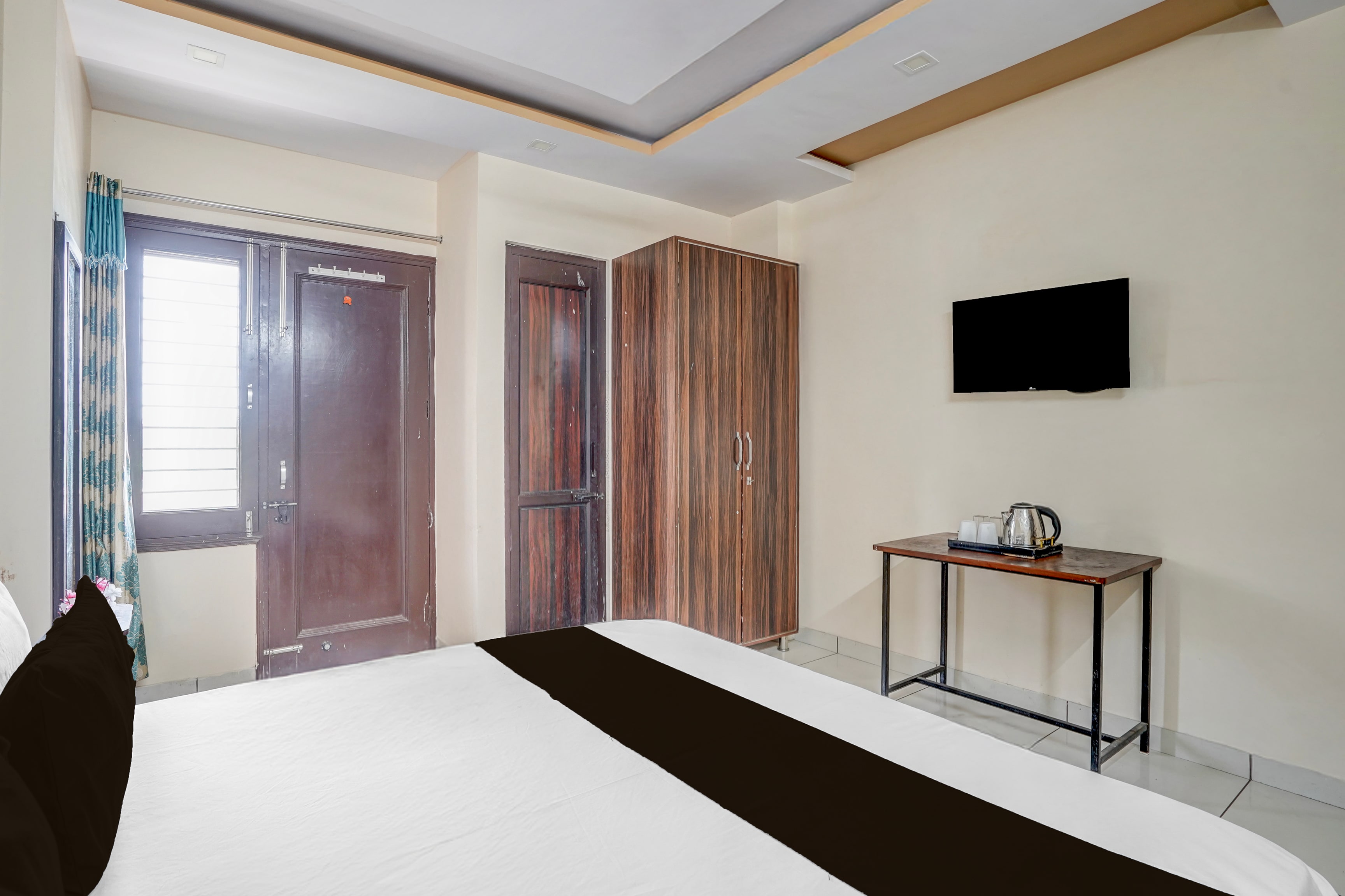 SPOT ON Hrp7 Guest House - Tap to explore photos