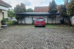 Capital O 93872 Natura Guest House Syariah Near alun alun kota purwokerto, Banyumas