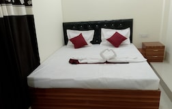 Bedroom 1 ( no attached bathroom)