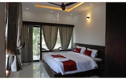 Deluxe Valley View Rooms with Balconey