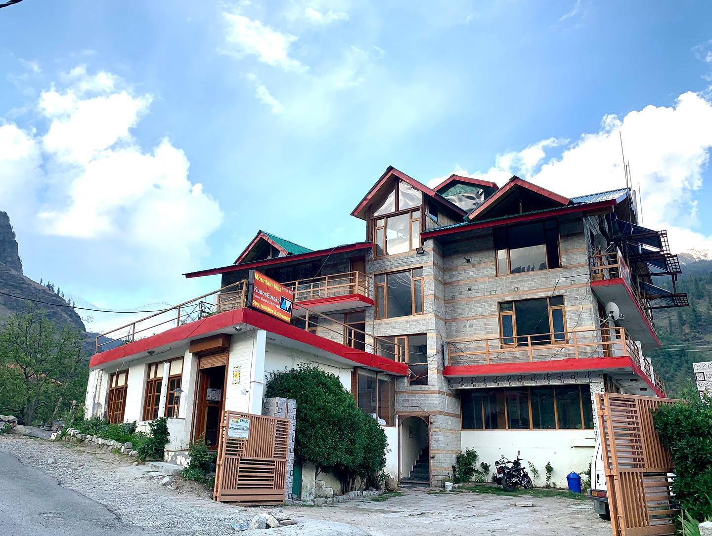 Red House Cafe Manali Guest House Free Cancellation Price Address Reviews