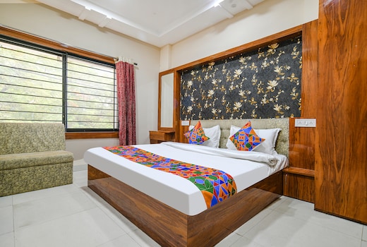 FabHotel Royal Palace