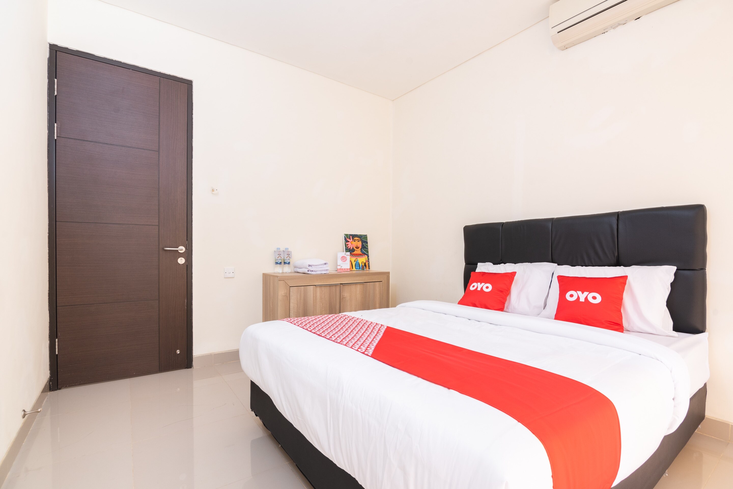 OYO 2001 Taman Dayu Villa Golf View - Tap to explore photos