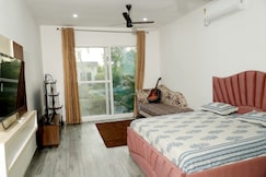Luxury Farmhouse With Pool & Garden, Noida