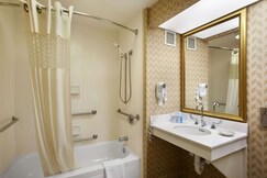 Hampton Inn & Suites by Hilton Providence/Warwick-Airport, Bristol