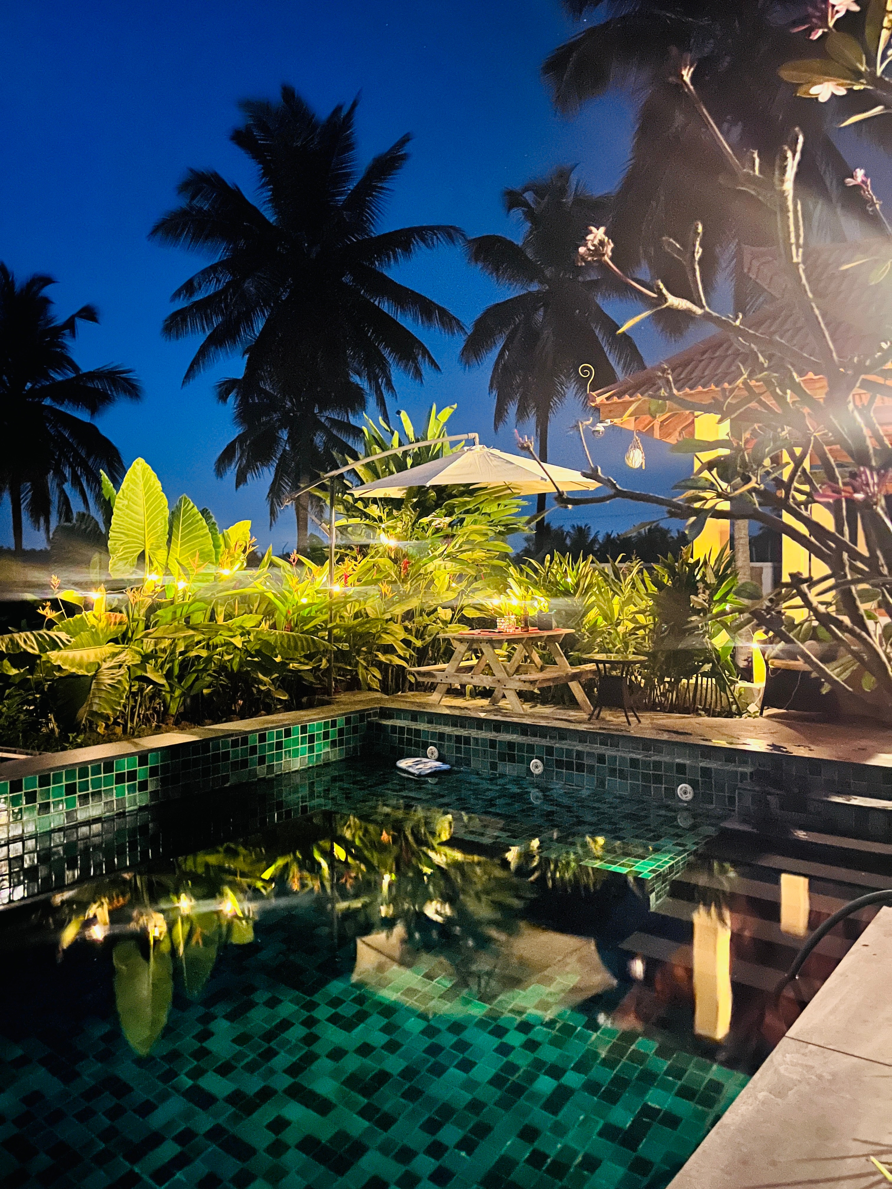 Aloha farms by the lake - Tap to explore photos