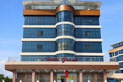 Townhouse Oak Karkamb Road Solapur Formerly Grand Residency, Malsiras