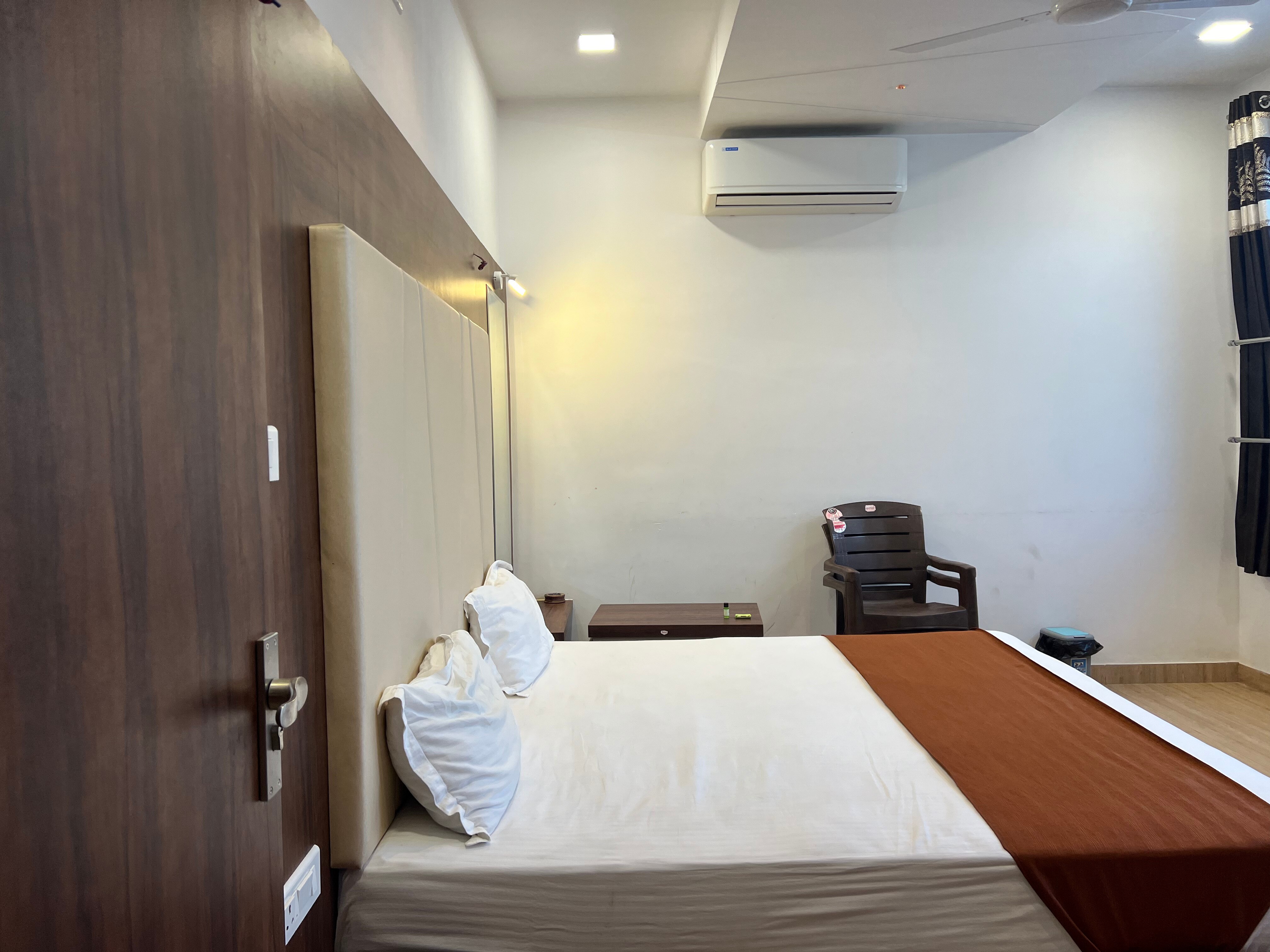 Hotel Teej Inn - Tap to explore photos