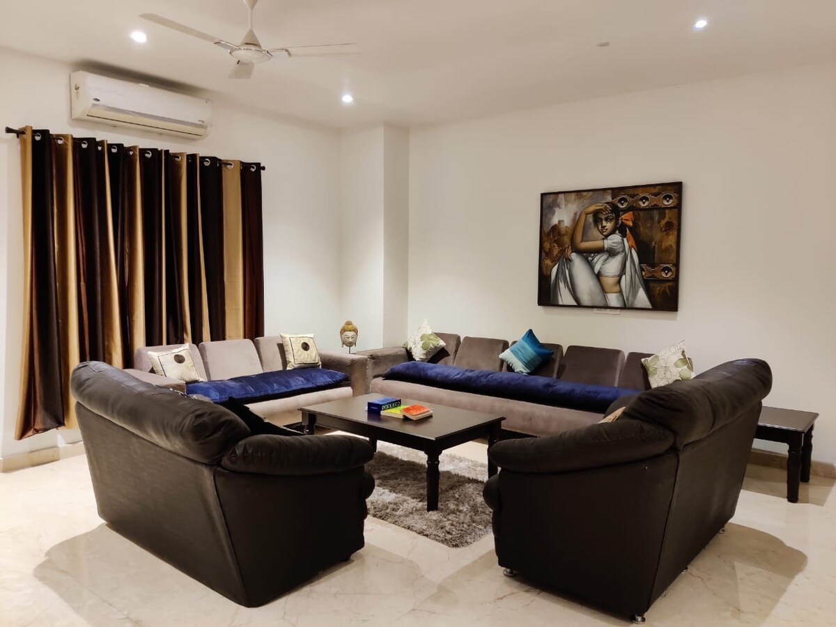 Contemporary 3BHK flat with magnificent view. - Tap to explore photos