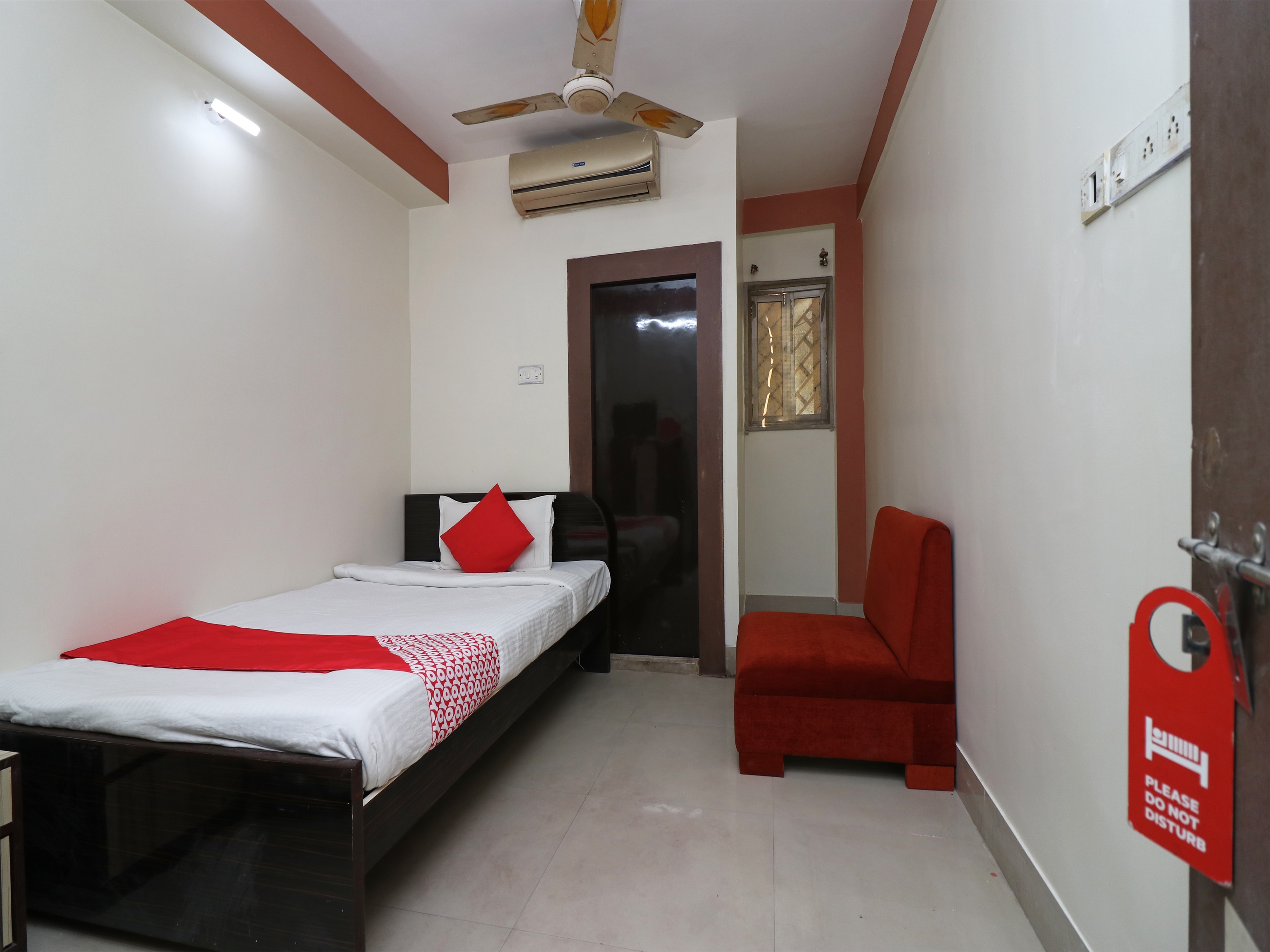 Super Hotel O Tagore Park Ruby Road - Tap to explore photos
