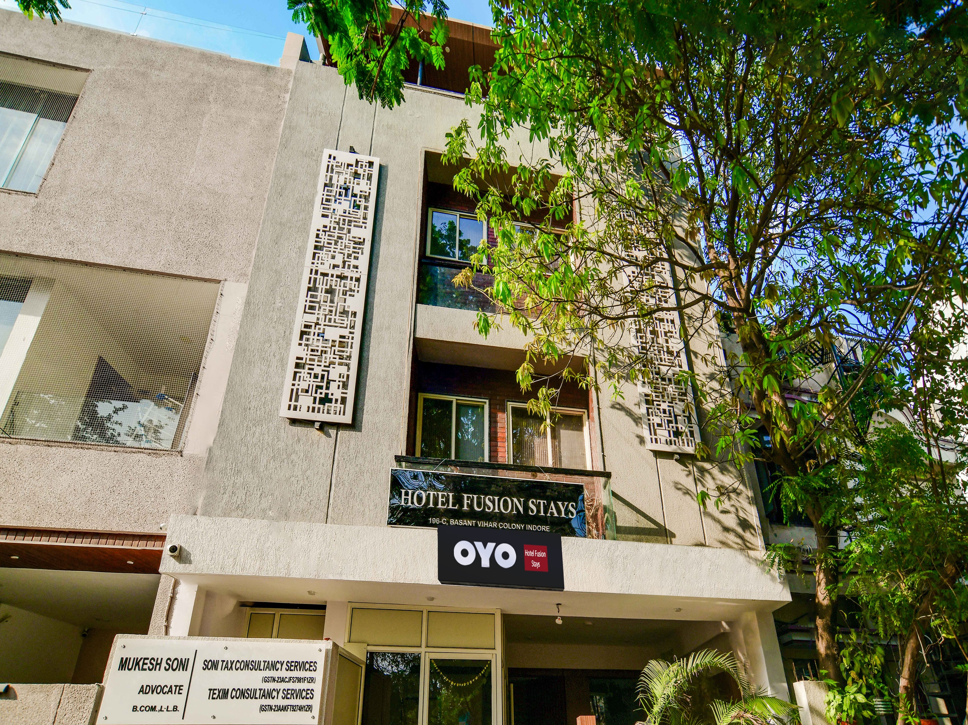 Super OYO 823962 Hotel Fusion Stays - Tap to explore photos