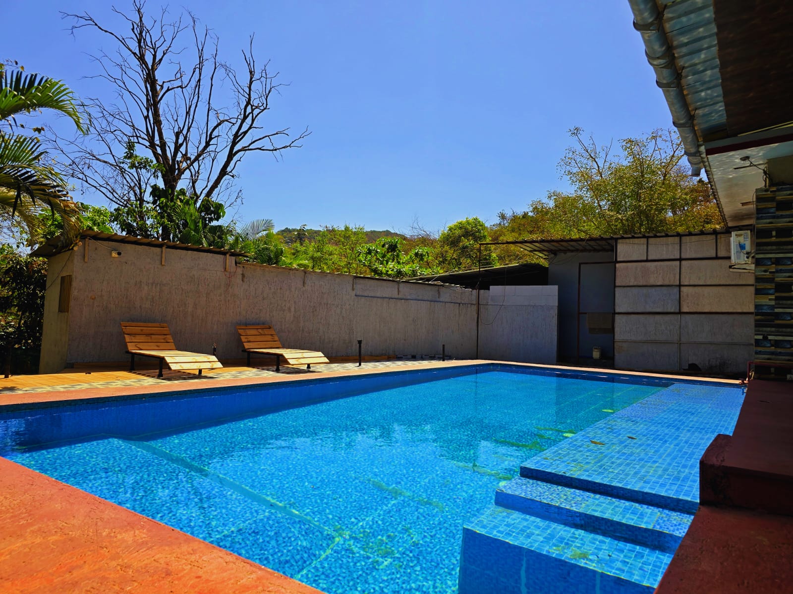 The lake villa 3bhk By Country Escape - Tap to explore photos