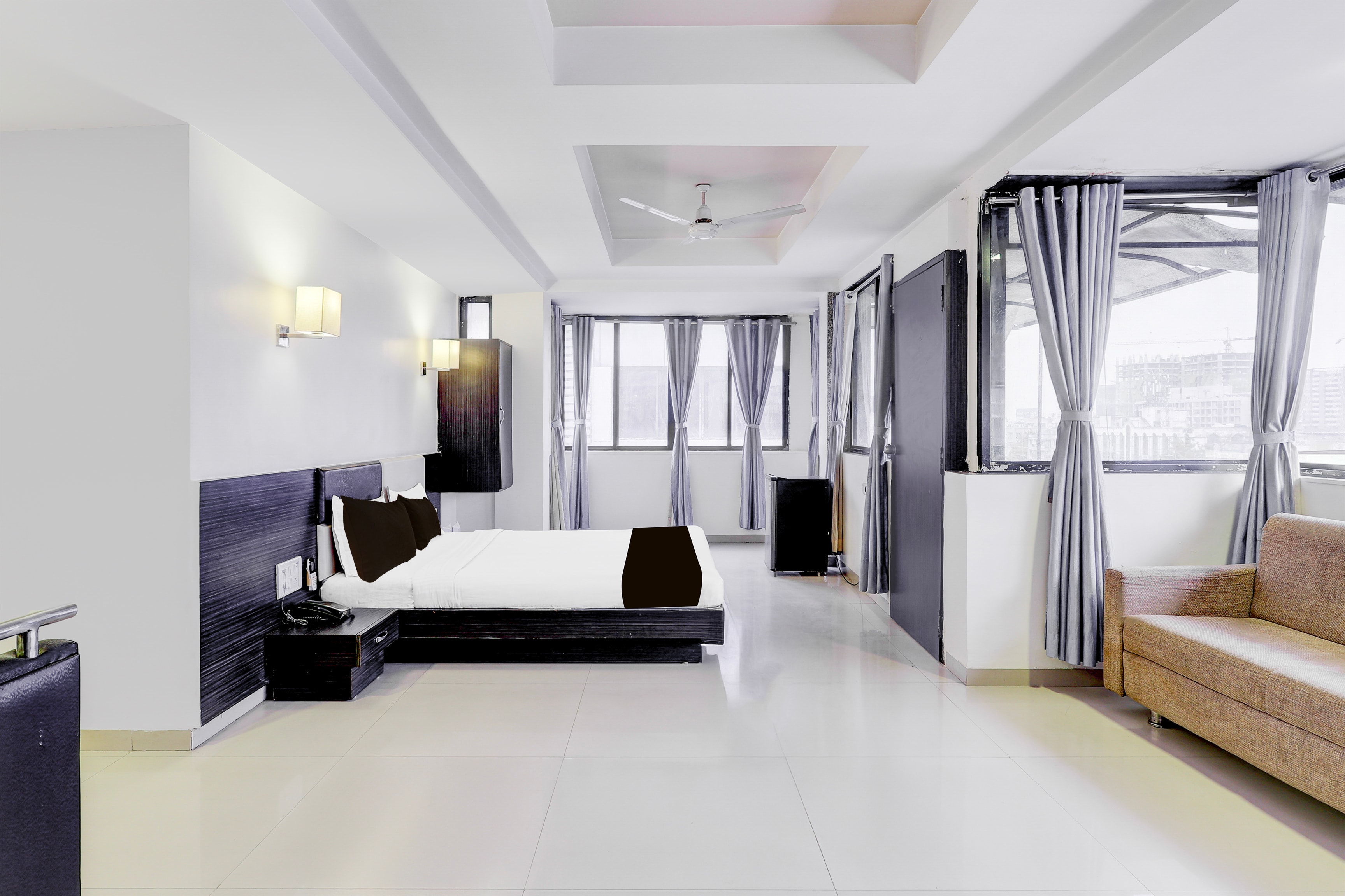 Super Hotel O Skyland - Tap to explore photos