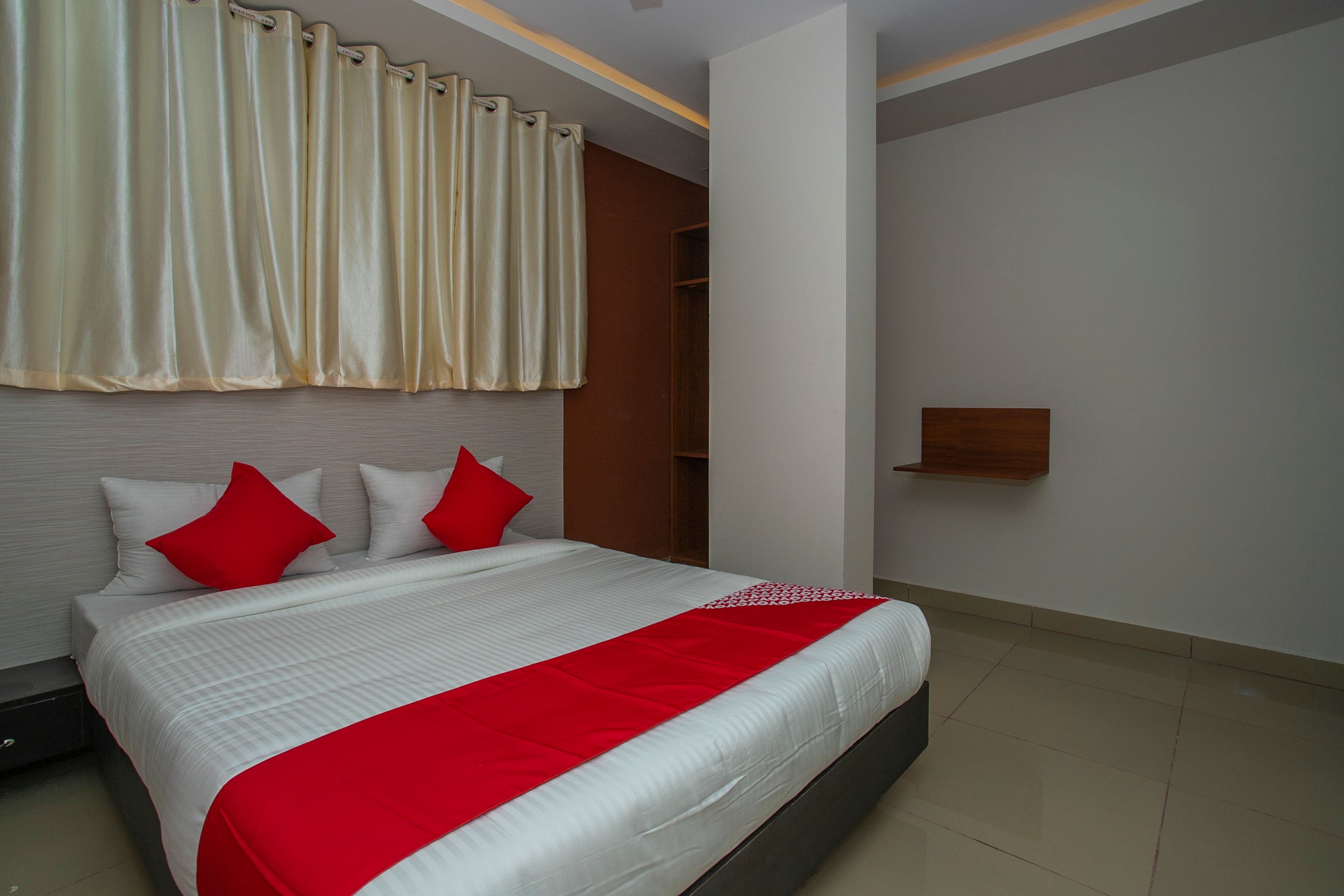 Super Hotel O Varcity Phi Premium Pavilion ,Above HDFC Bank ,Near Anjaneya Temple Madiwala, Hosur Ma - Tap to explore photos