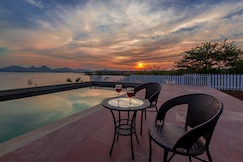 StayVista | Volendam Acres 4 BHK Villa, Murbad