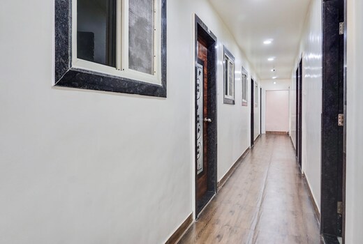 Hotel O Sarovar