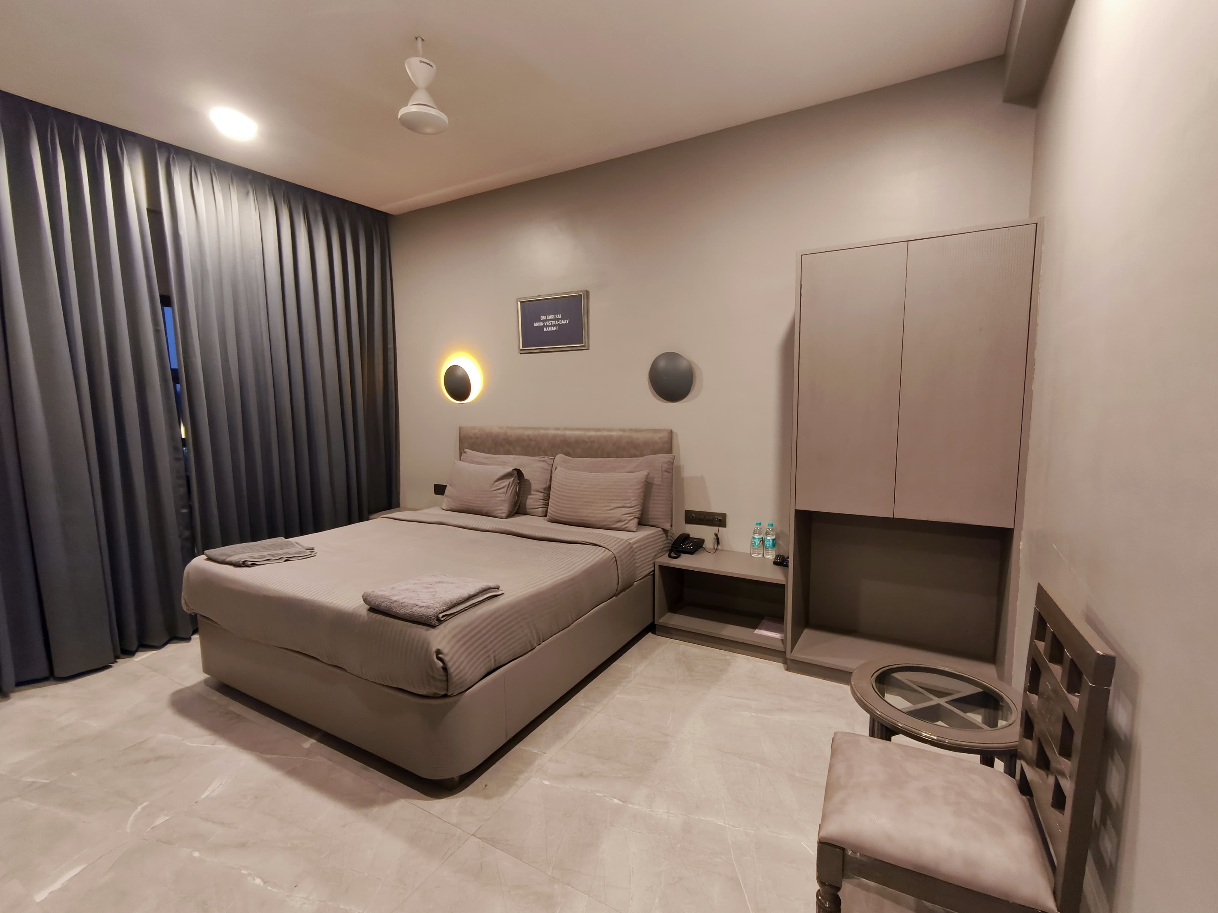 WOW (Suite Room) 1