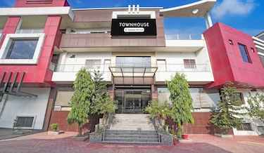 Super Townhouse Lalghati near Airport