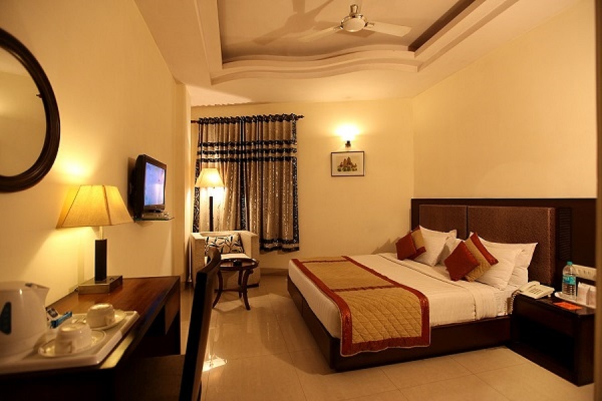Hotel The Class Delhi Airport - Tap to explore photos