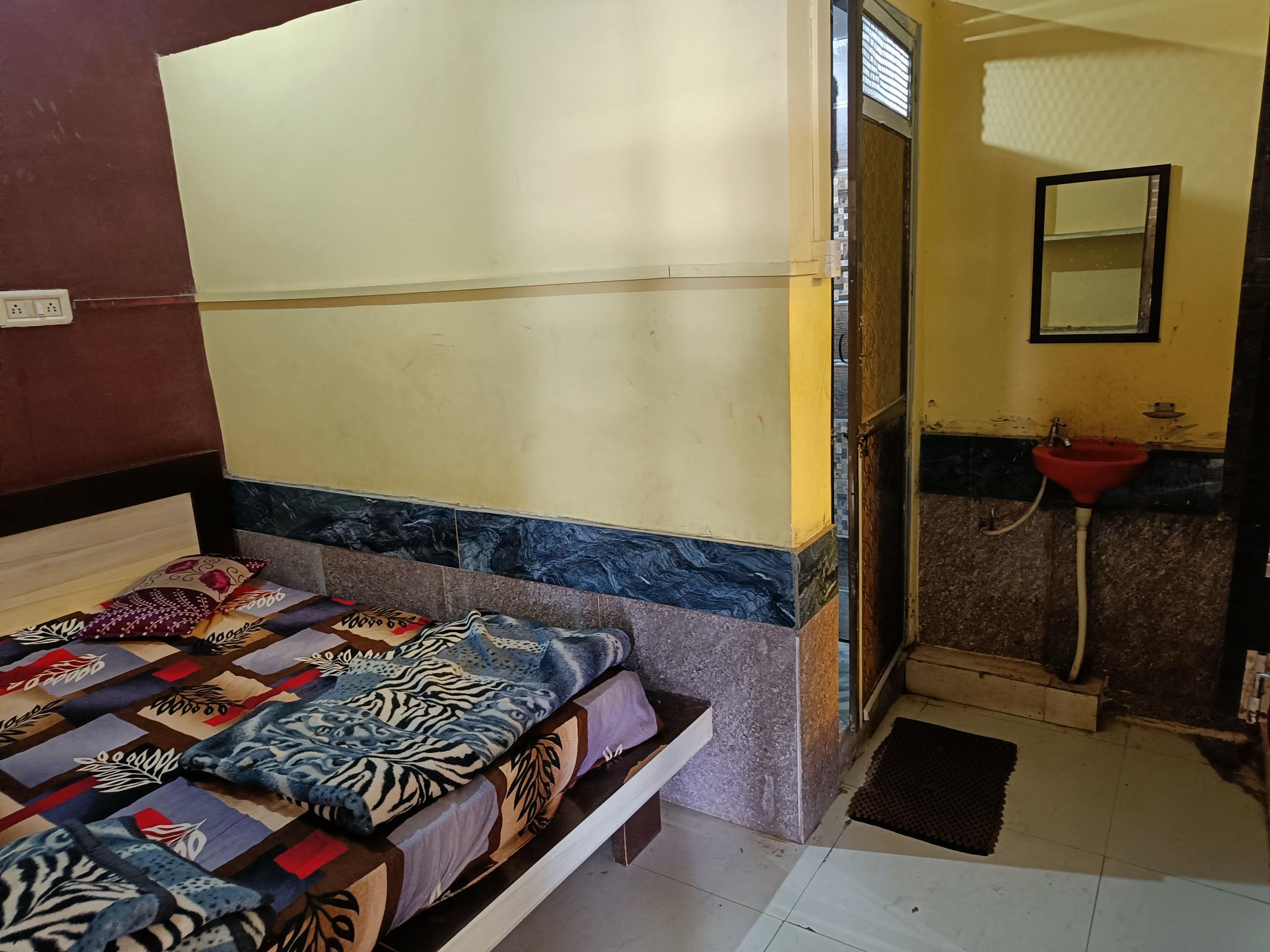 Hotel Krishna Kutir - Tap to explore photos