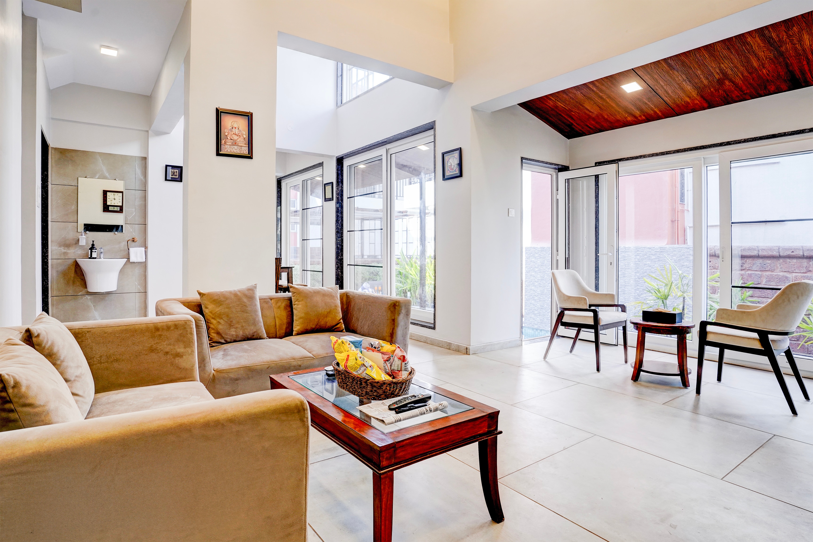 Serene 5 BHK Retreat with Private Pools - Tap to explore photos