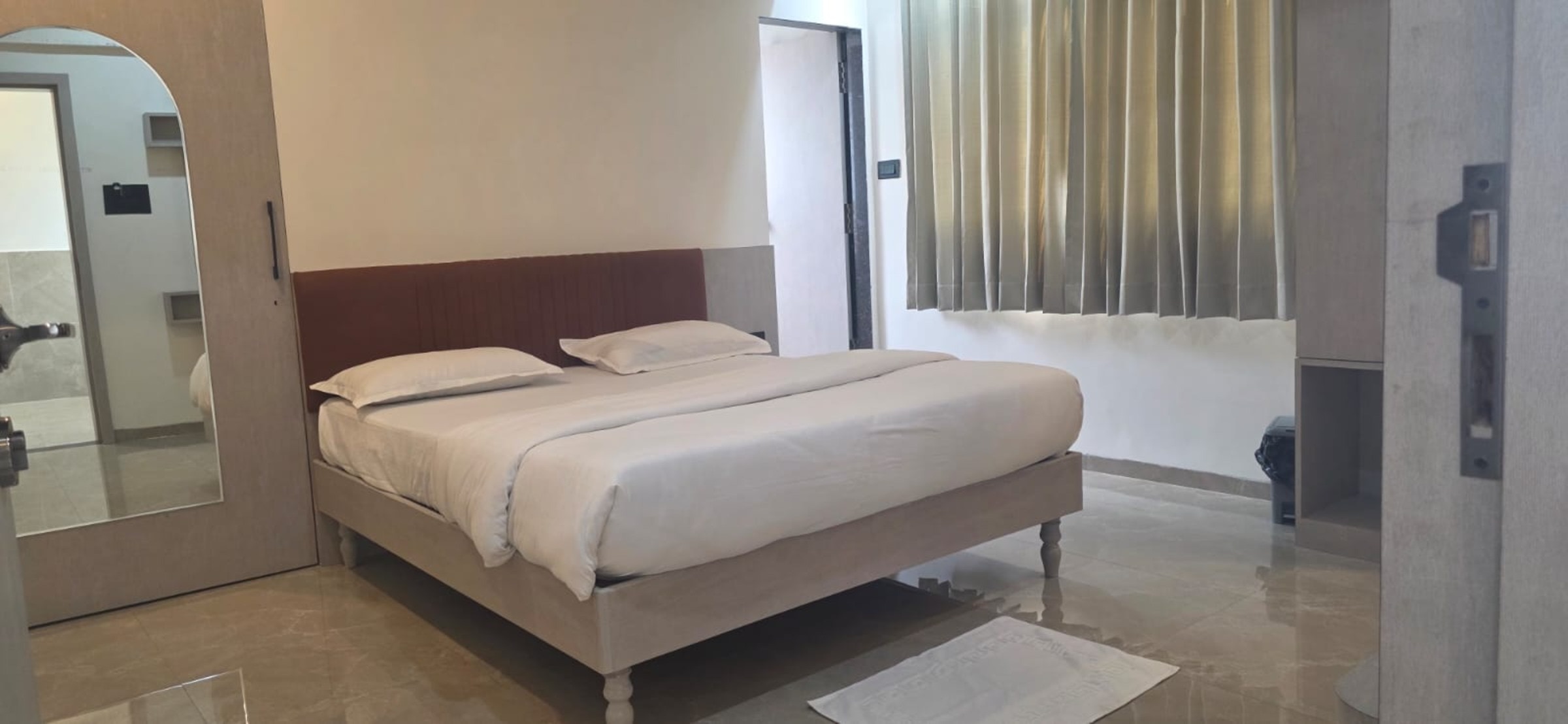 Hotel Radhika Lodging 4