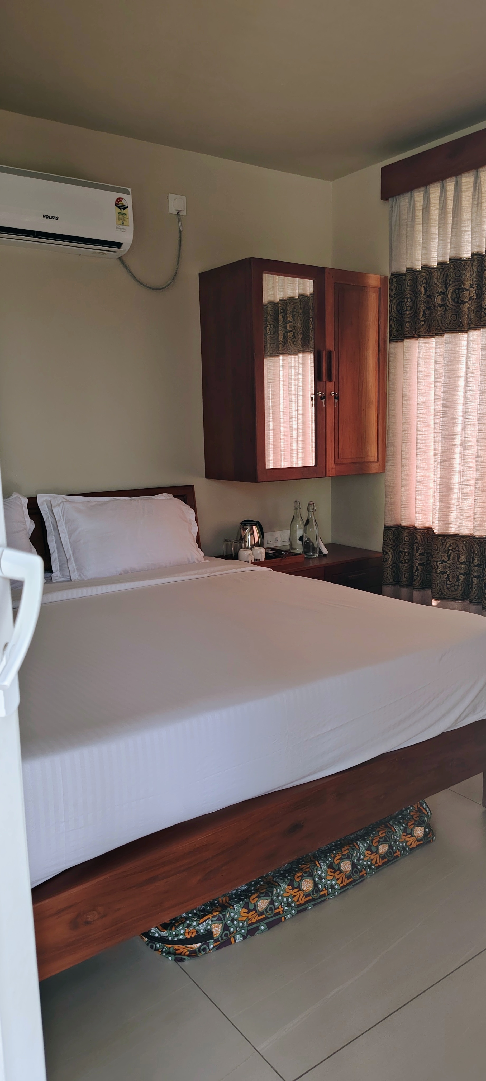 YOHA 9 PREMIUM RESORTS - Tap to explore photos
