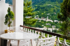 Cliffside Hotel and Cafe, Manali