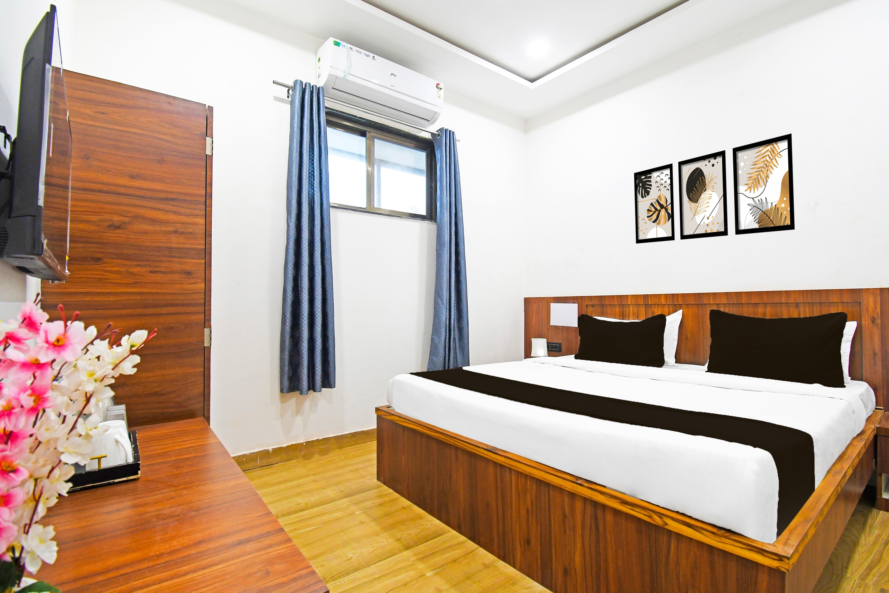 Super Hotel O Mana Camp Near Airport - Tap to explore photos