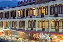 Hotel Ibex, Tosh