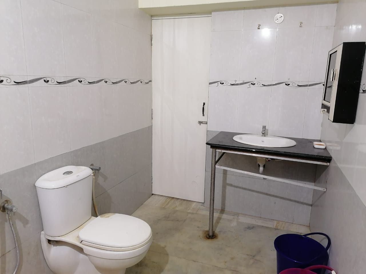 Wecare Ladies Hostel, Diwan's Road - Tap to explore photos