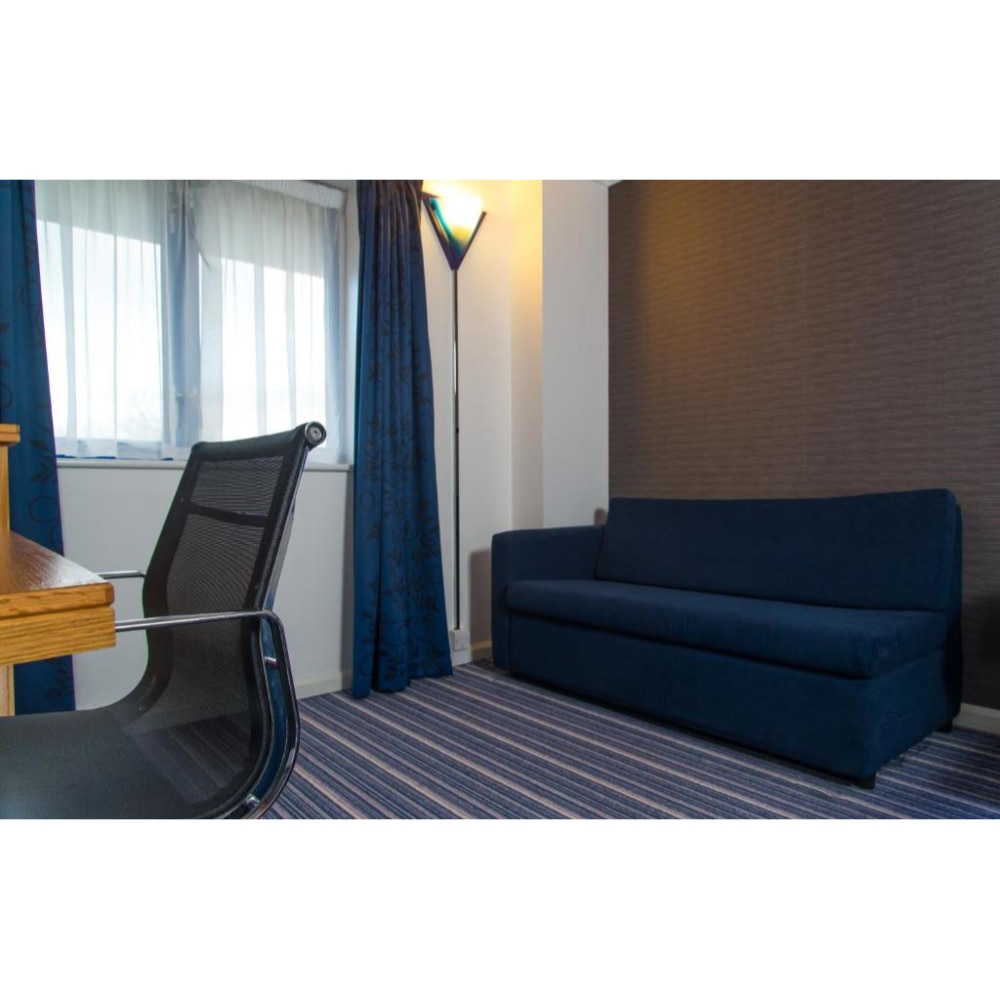 Holiday Inn Express London Wandsworth - Tap to explore photos