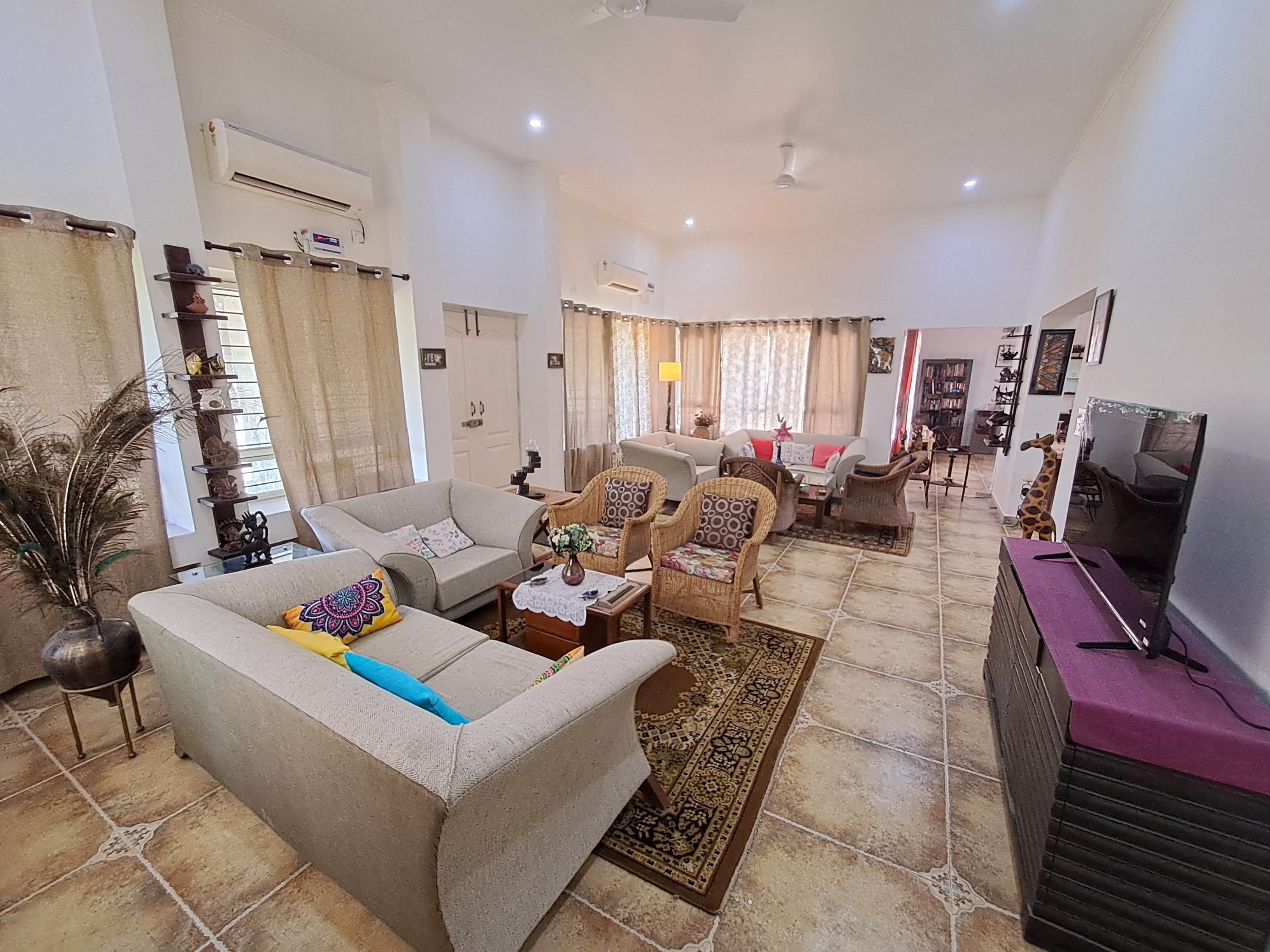 Hostie Jacranda - 3BHK Farm House 40Mins from Gurgaon/Delhi  - Tap to explore photos