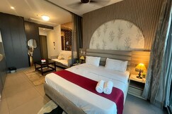 SuperNova Golden, Noida