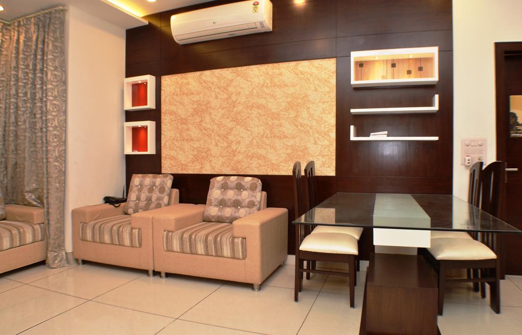 Homlee | Luxury Inn 5 Star Spacious Home with Kitchen - Tap to explore photos