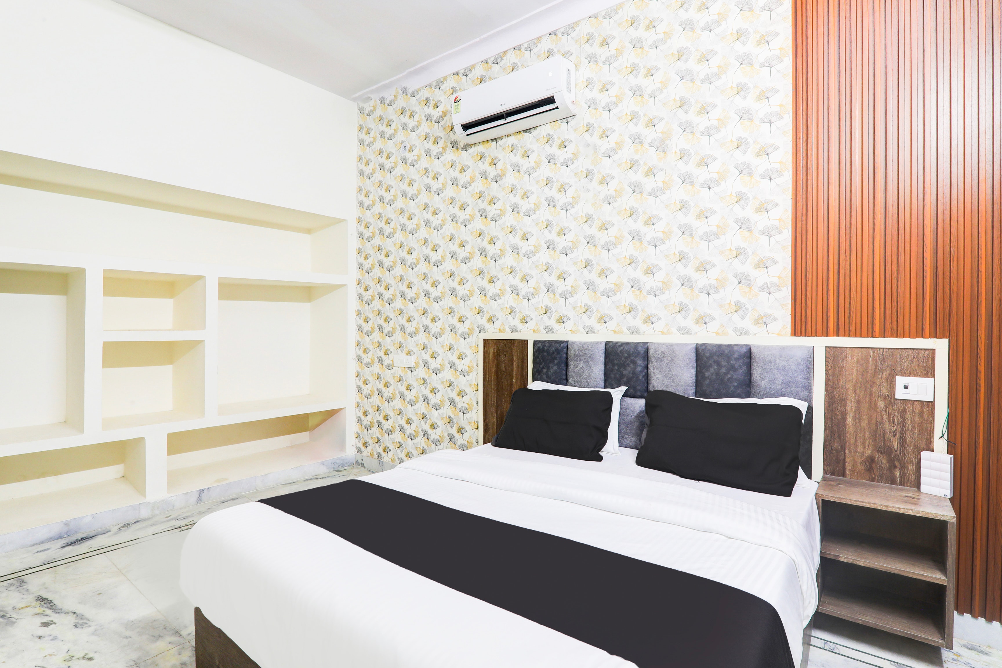 Hotel O BHOOMI PALACE - Tap to explore photos
