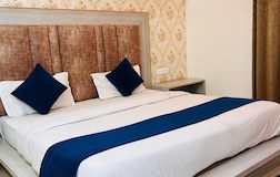 Deluxe Double Bedroom