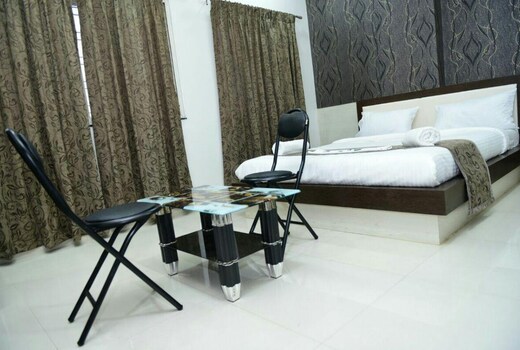 Everest Inn