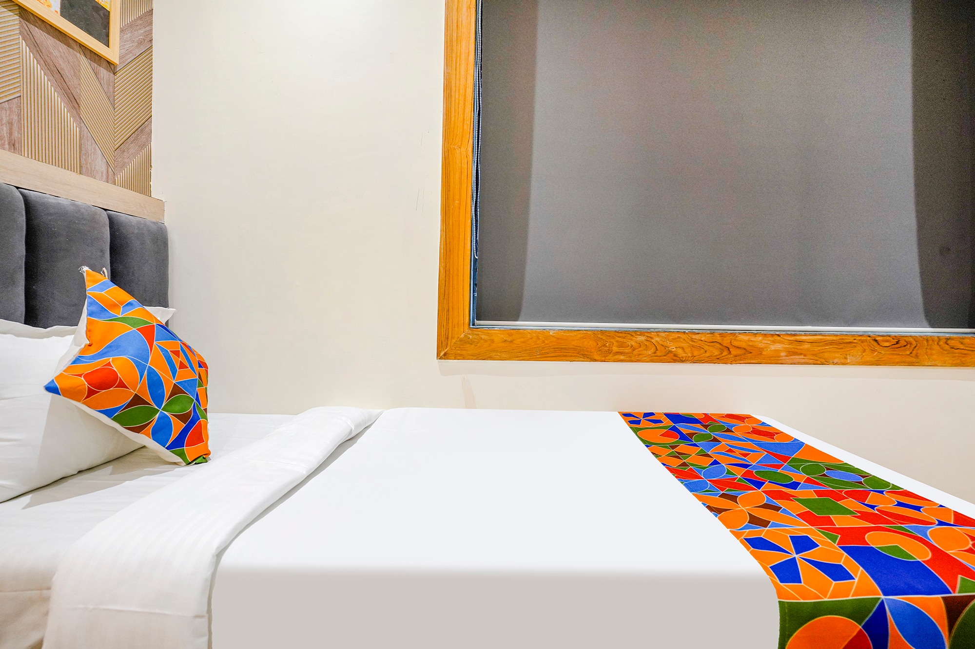 FabHotel Riza International - Nr. Nesco Exhibition Centre - Tap to explore photos