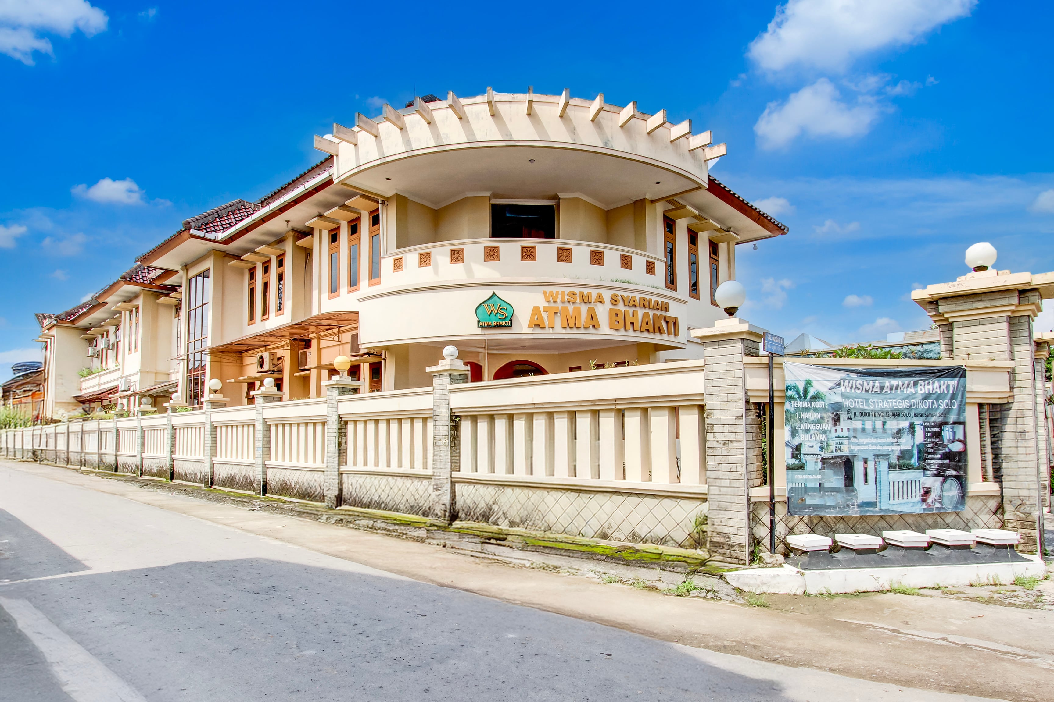 Hotel O Manahan Near Stadium Manahan Solo Formerly Atma Bhakti - Tap to explore photos